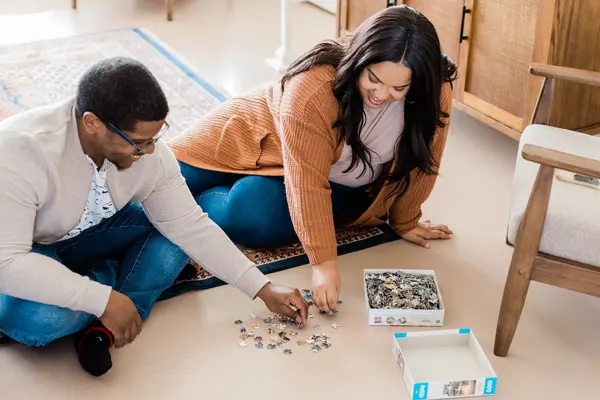 Actividades divertidas pareja en casa