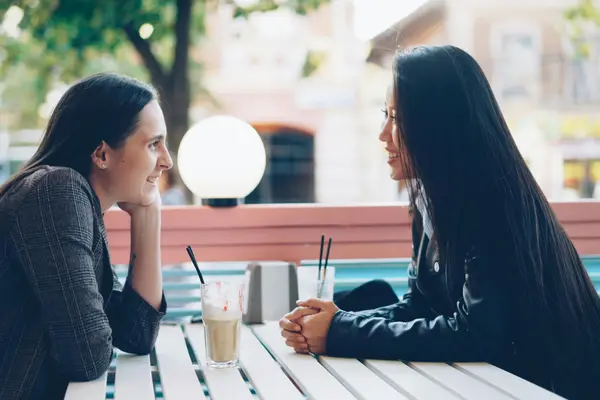 Importancia amistad salud mental amigas cafe