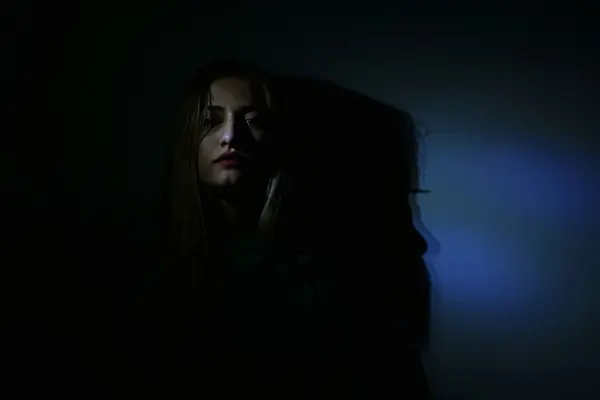Duelo complicado prolongado persona sola oscuridad