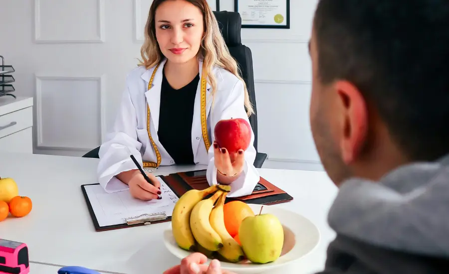 Consulta con nutricionista antes de iniciar dieta keto