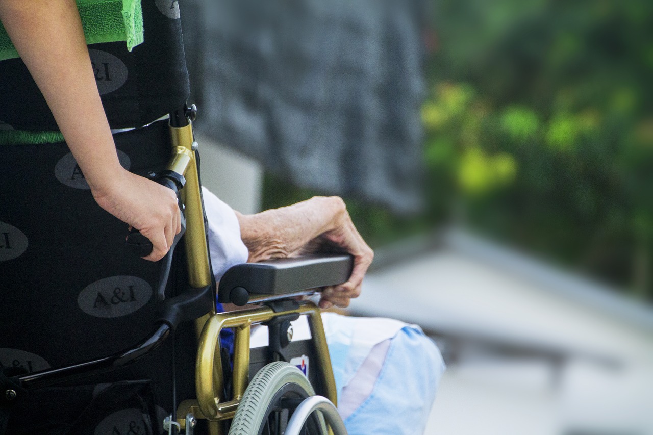 ¿Cuáles son los beneficios del apoyo psicológico para pacientes con patologías laborales crónicas?