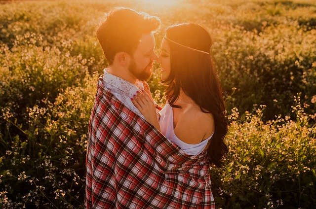 ¿Cómo solucionar los conflictos de pareja originados por las redes sociales?